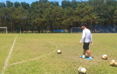 VIDEO: Em họ Công Phượng thể hiện tố chất ông chủ tuyến giữa trong màu áo HAGL