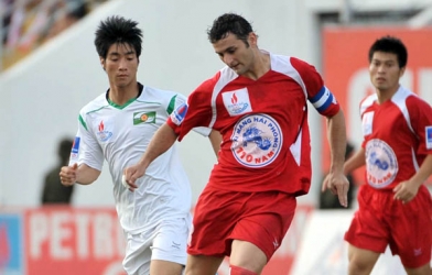 VIDEO: Lác mắt với kỹ thuật siêu việt của dị nhân Leandro từng khuấy đảo BĐVN