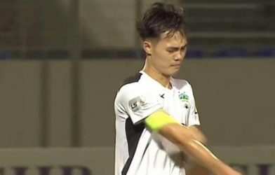 Góc nhìn độc giả: Chiếc băng đội trưởng và cú ném trút bỏ gánh nặng của Văn Toàn