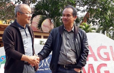 HLV Park bất ngờ đi gặp bầu Đức trong ngày hội quân U22 Việt Nam