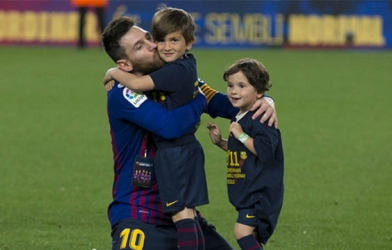 Con trai Messi lại 'phản bội' cha