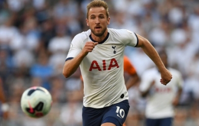 Harry Kane san bằng kỷ lục derby London