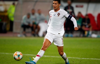 VIDEO: Ronaldo lập 'hattrick hỏng ăn' chỉ trong 15 giây
