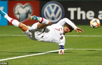 Phá kỷ lục, Ronaldo từ chối thỉnh cầu của đàn anh