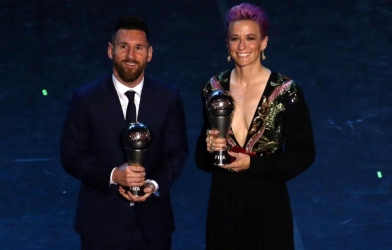 Giành giải The Best, cầu thủ nhắc tới chuyện đồng tính