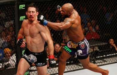 VIDEO: Dính đòn, võ sĩ vẫn kịp 'sáng tạo' điệu nhảy mới trước khi knock-out