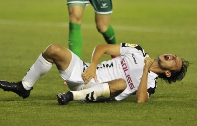 VIDEO: Pha phạm lỗi 'độc địa' nhất trong bóng đá