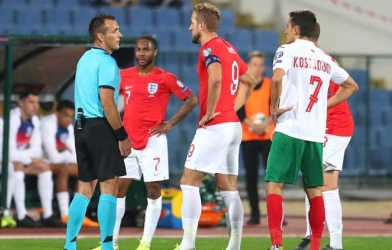 Chủ tịch LĐBĐ Bulgaria giả vờ không nghe thấy gì và cái kết