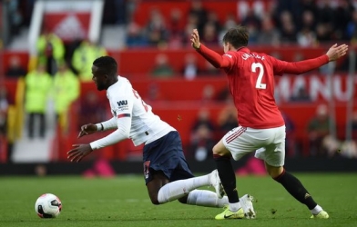 Origi 'sai lầm' nặng trước khi Rashford ghi bàn dẫn trước