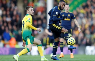 Ozil trở lại, Arsenal hòa hú vía trước Norwich