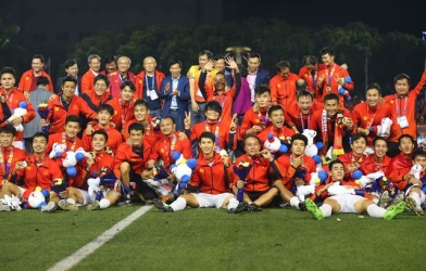 Mừng đất nước huy hoàng ngày đại thắng