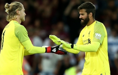 Thủ môn Liverpool buộc phải chia tay người yêu vì bắt kém