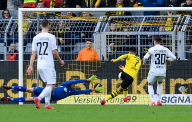 Sao trẻ tỏa sáng giúp Dortmund thắng nhẹ