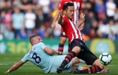 CLB Ngoại hạng Anh đầu tiên giảm lương cầu thủ