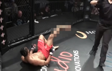 Võ sĩ gãy đôi ống đồng vì dùng đòn nguy hiểm nhất MMA