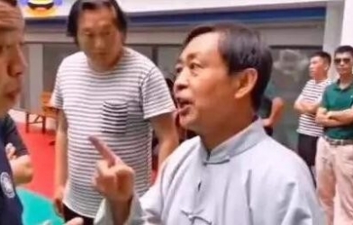 Trọng tài xin đại sư Thái Cực nương tay với võ sĩ MMA và cái kết