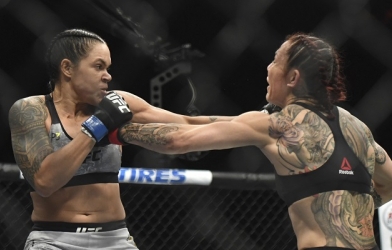 Võ sĩ được ví với Quan Vũ vì hạ 'kẻ đáng sợ nhất thế giới'