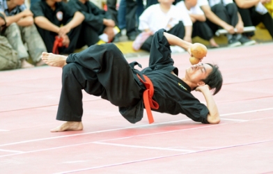 VIDEO: Túy Quyền bị Karate đánh từ 'say giả' thành 'say thật'