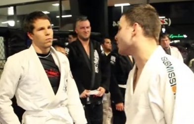 Đại cao thủ giả người nhập môn đến 'san bằng' lò võ MMA