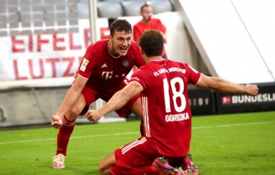 Hậu vệ phản lưới, Bayern vẫn tiến gần tới chiếc đĩa bạc