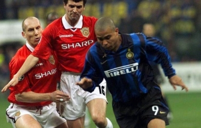 Huyền thoại MU mất kiểm soát vì gặp Ronaldo