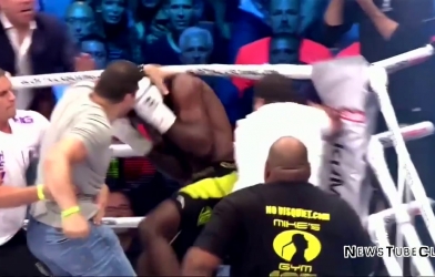 VIDEO: Đám đông đánh hội đồng võ sĩ vì tội 'chơi xấu'