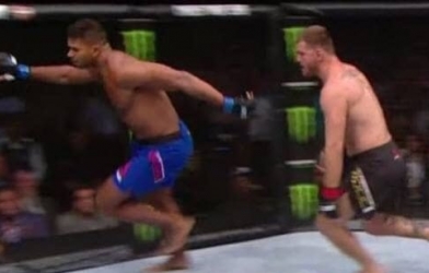 Hai võ sĩ MMA 'chơi rượt đuổi' thành trò cười cho dân mạng