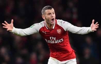 VIDEO: Cựu sao Arsenal 'đốn giò' bạn gái không thương tiếc