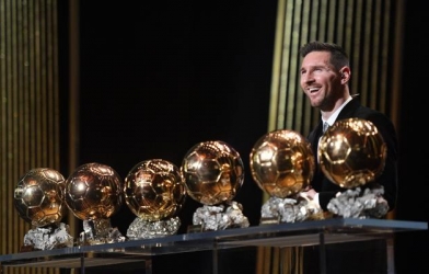 CHÍNH THỨC: Ronaldo và Messi hết cửa tranh QBV 2020