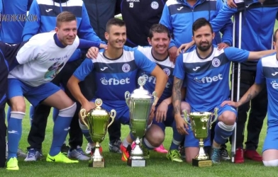 Chồng mê game bóng đá khiến vợ 'vỡ kế hoạch' kỳ trăng mật