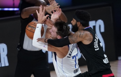 NBA phạt nạn nhân trong pha phạm lỗi thô bạo