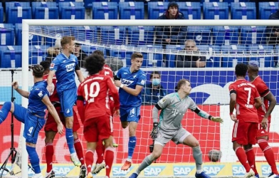 VIDEO: Siêu hậu vệ Bayern 'vẽ kiệt tác' trong trận thua tan nát