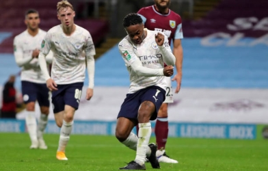 Man City vào tứ kết nhờ cú đúp của Sterling