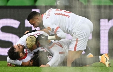 Vượt qua vòng bảng C1, Sevilla tiếc vì không thể vô địch Cúp C2