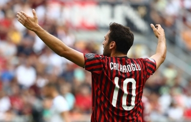 Calhanoglu từ chối Juve vì được MU quan tâm