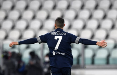 Juve chiến thắng với kỷ lục của Ronaldo