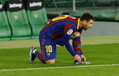 Messi từ ghế dự bị vào sân giải cứu Barcelona