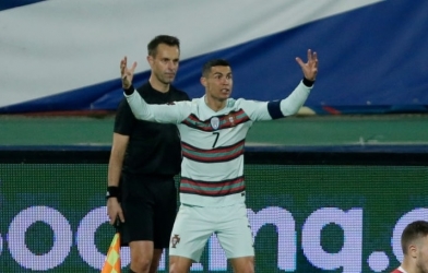 UEFA nêu lý do không có goal-line khi Ronaldo bị tước bàn thắng