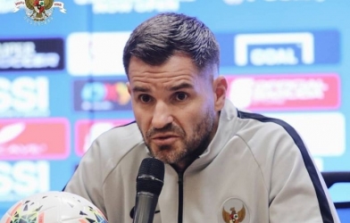 HLV Simon McMenemy chuẩn bị từ chức HLV trưởng Indonesia