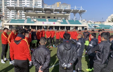 Quang Hải và Đình Trọng báo tin vui cho HLV Park Hang Seo