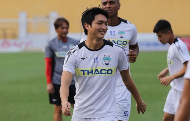 VIDEO: Tuấn Anh lập siêu phẩm, báo tin vui cho thầy Park