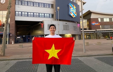 Đoàn Văn Hậu nhận món quà đặc biệt tại Hà Lan