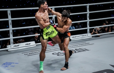 VIDEO: Nguyễn Trần Duy Nhất đi đường quyền cực mạnh knock out đối thủ Malaysia