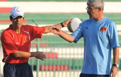 HLV Calisto chia sẻ đầy xúc động về học trò cũ vừa qua đời