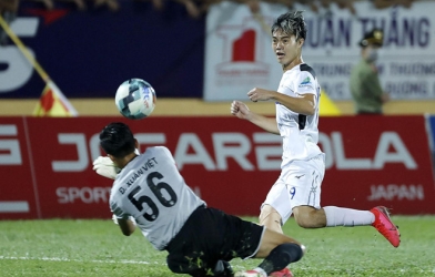 HAGL đang tái hiện sai lầm với Tuấn Anh lên Văn Toàn?