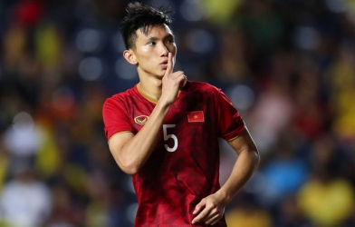 Văn Hậu chính thức đi vào lịch sử bóng đá Việt Nam