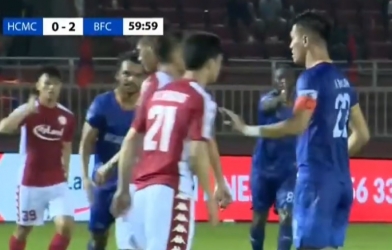 VIDEO: Công Phượng nổi nóng, xô xát với Tiến Linh