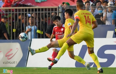 Công Phượng mờ nhạt, TPHCM thất bại trước Hồng Lĩnh Hà Tĩnh