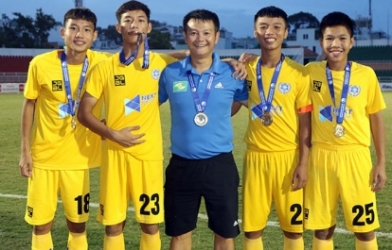 Văn Quyến 'mát tay' trong công tác đào tạo bóng đá trẻ