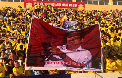 Nam Định nhận án phạt vì hành động phản cảm của CĐV